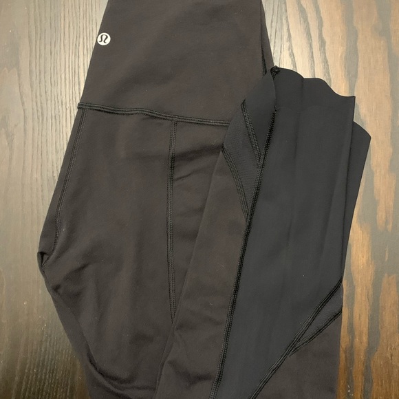 Lululemon Wunder Under Crop High-Rise *Roll Down Scallop Full-On Luon 23"
Black - Picture 2 of 3